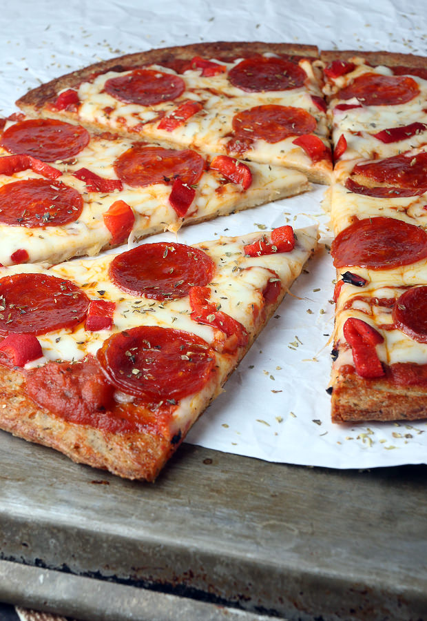 Get your love of pizza taken care of with this #LowCarb Pepperoni Pizza! Shared via Ruled Me 