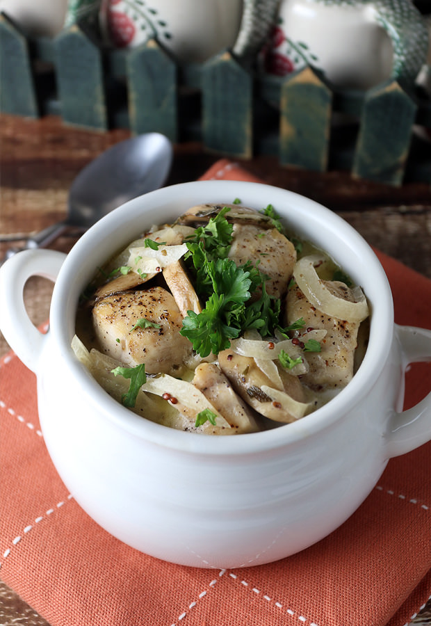 Creamy Tarragon Chicken that's ready in under 20 minutes! Shared via www.ruled.me/