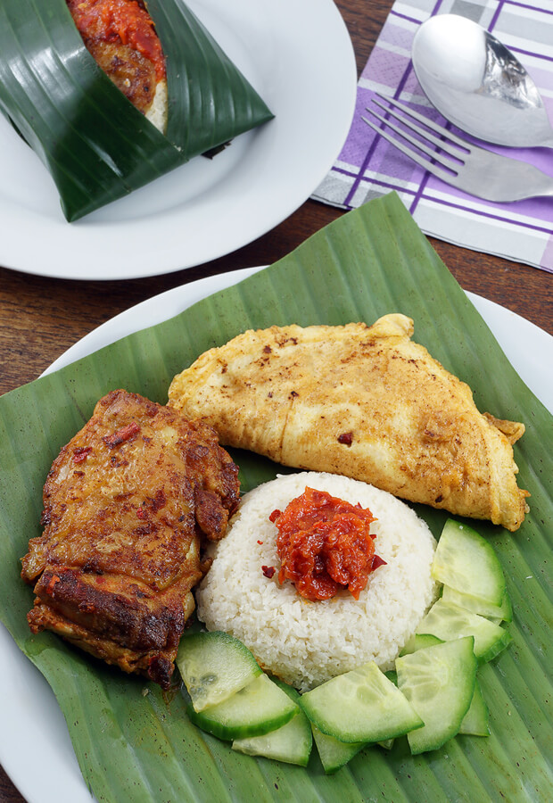 A #keto version of Malaysia's national dish: Nasi Lemak. Shared via www.ruled.me/