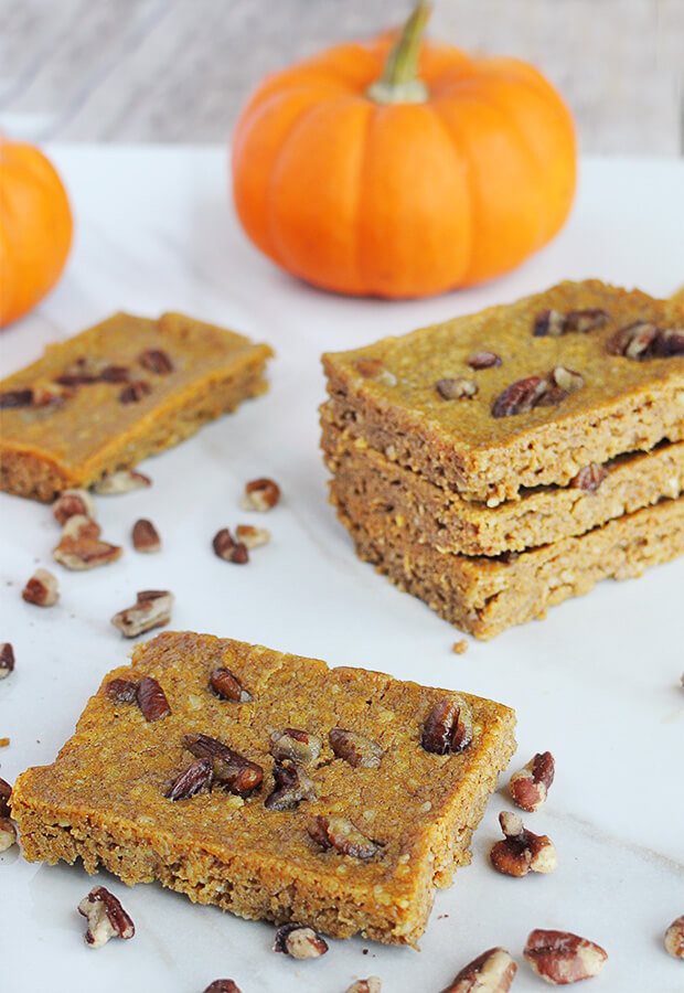 A perfect treat that everyone in the family can enjoy: Keto Pumpkin Pie Blondies. Shared via //www.ruled.me/