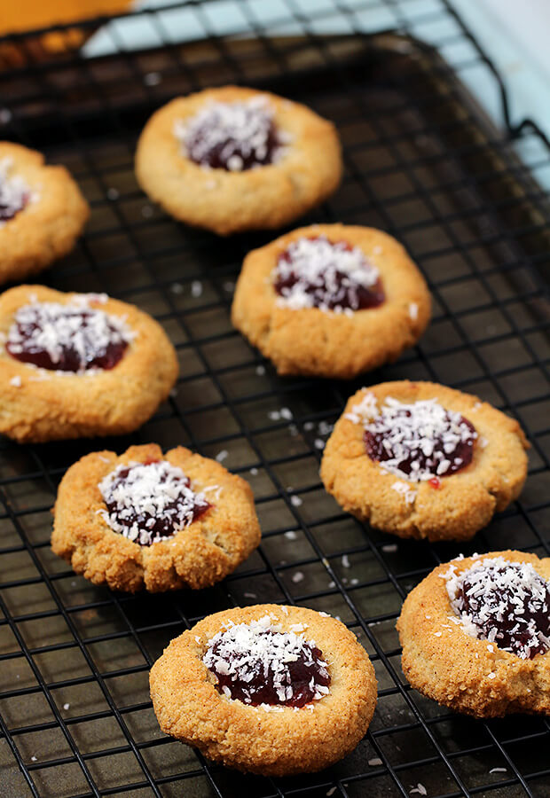 Delicious, easy, and beautiful Keto Amaretti Cookies. Shared via //www.ruled.me/