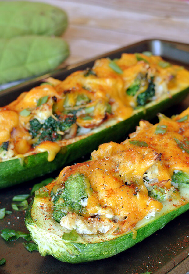 A delicious and nutrient rich lunch will bring you back and wanting seconds! Check out the Broccoli Chicken Zucchini Boats shared via //www.ruled.me/
