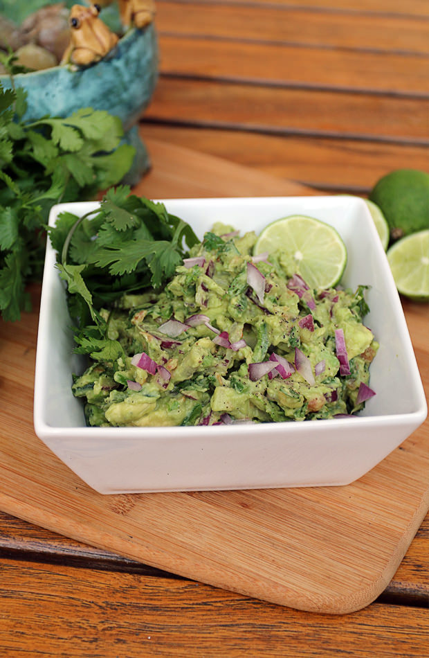 Simple, Delicious Guacamole | Shared via www.ruled.me