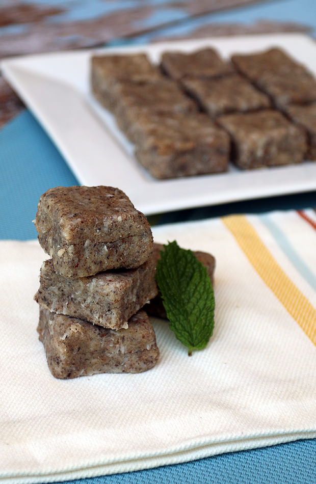 Almond Butter Chia Squares | Shared via www.ruled.me