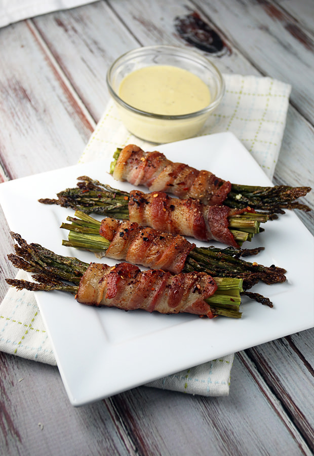 Bacon Wrapped Asparagus with Garlic Aioli | Shared via www.ruled.me
