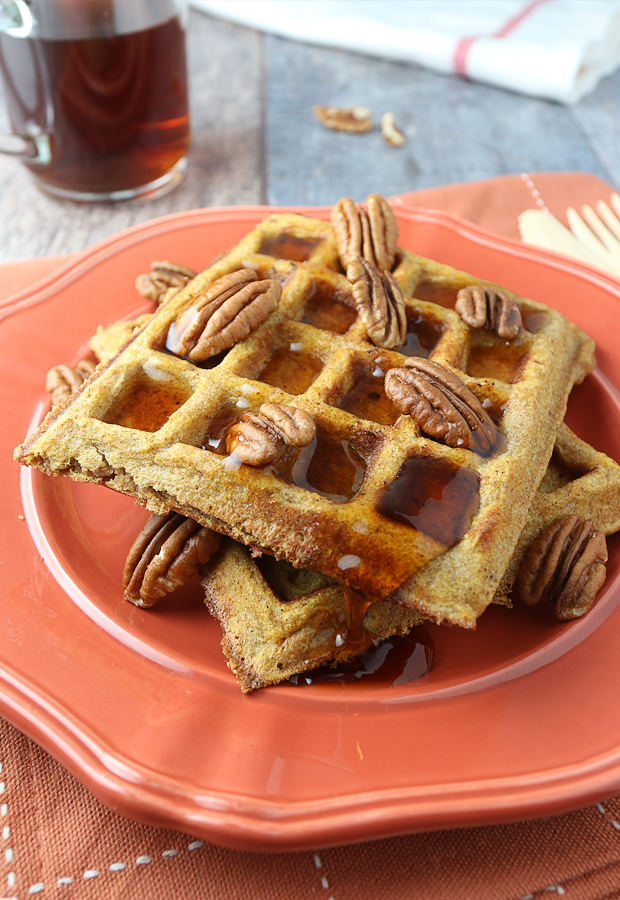 Start your mornings off right with Pumpkin Pie Spiced Waffles! | Shared via www.ruled.me/
