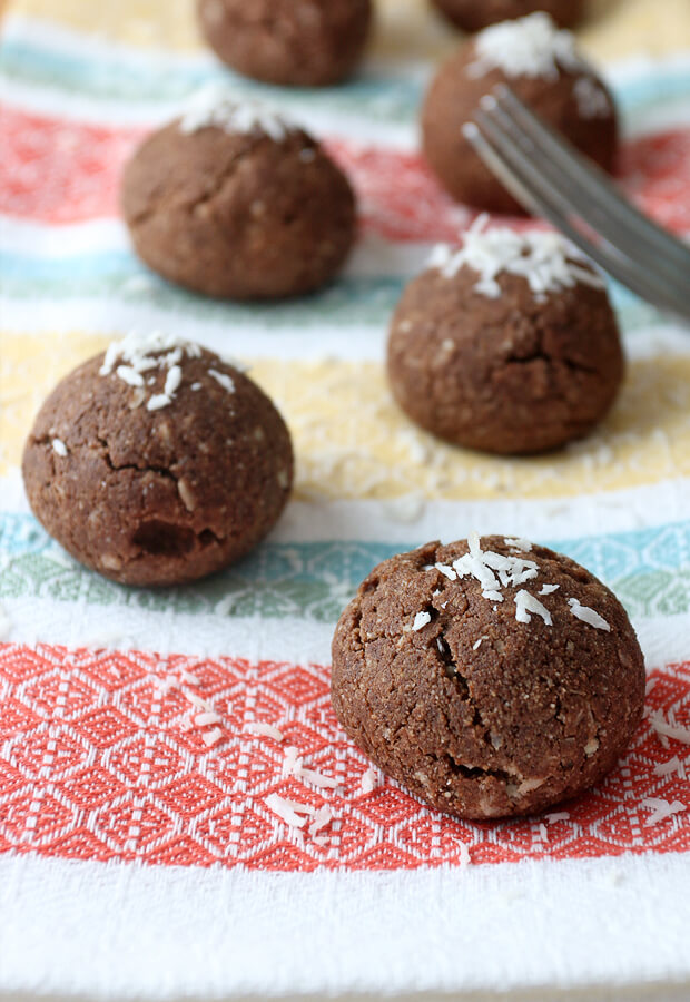 A #keto mixture between coconut macaroons and delicious chocolate cookies. Shared via www.ruled.me/