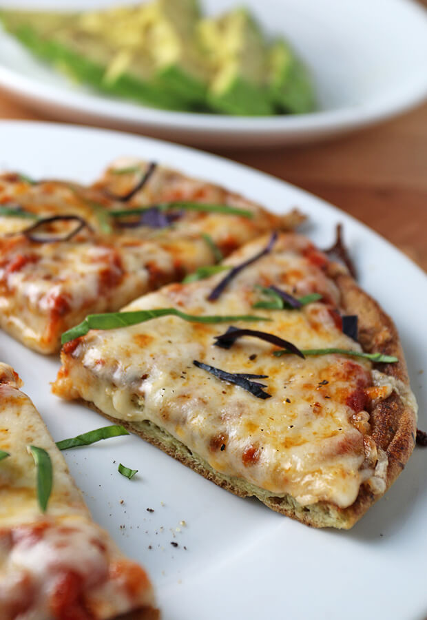A #keto pizza made in just over 5 minutes. Definitely don't miss out on this one! Shared via www.ruled.me/