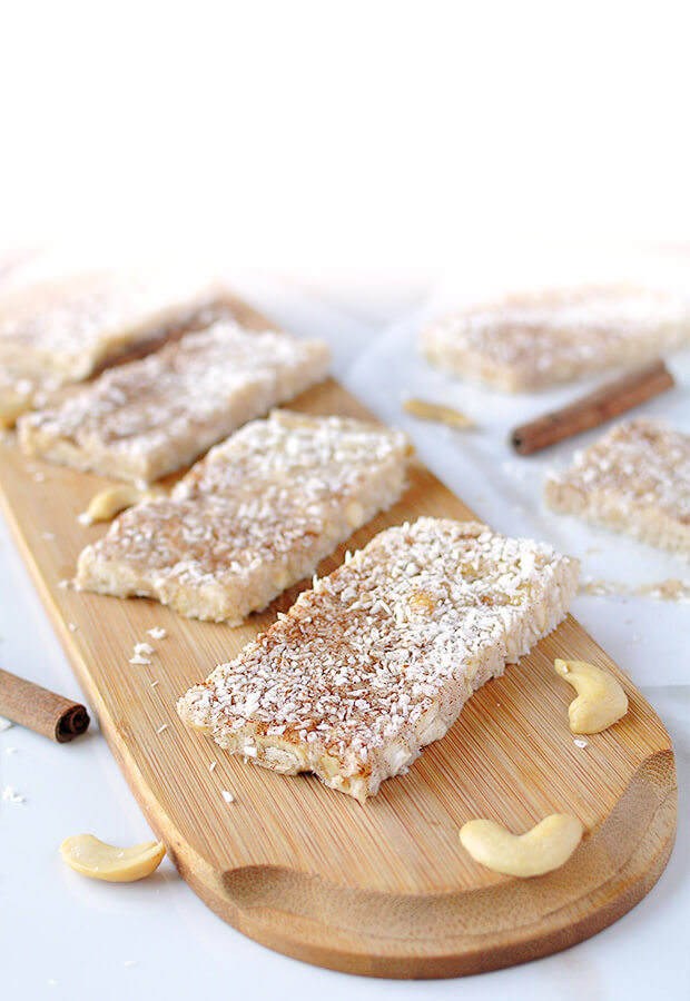 A low carb and ketogenic friendly No-Bake Coconut Cashew bar that you can carry around or enjoy anytime! Shared via //www.ruled.me/