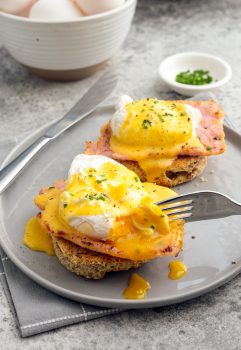Keto Eggs Benedict Recipe [with 90 Second Mug Bread]