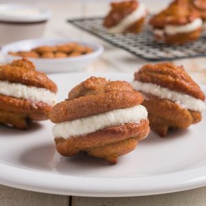 Low-Carb Pumpkin Whoopie Pies featured